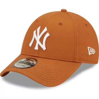 New Era Curved Brim 9FORTY League Essential New York Yankees MLB Brown Adjustable Cap