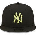 new-era-flat-brim-green-logo-9fifty-league-essential-new-york-yankees-mlb-black-snapback-cap