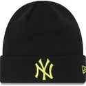 mutzen-schwarz-league-essential-cuff-der-new-york-yankees-mlb-von-new-era