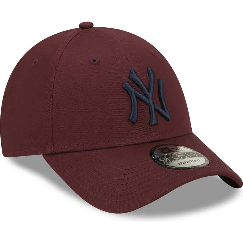 mutzen-gebogen-rot-verstellbares-band-granate-9forty-league-essential-der-new-york-yankees-mlb-von-new-era