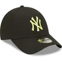 czarna-regulowana-czapka-z-zakrzywionym-daszkiem-z-zielonym-logo-9forty-league-essential-new-york-yankees-mlb-od-new-era