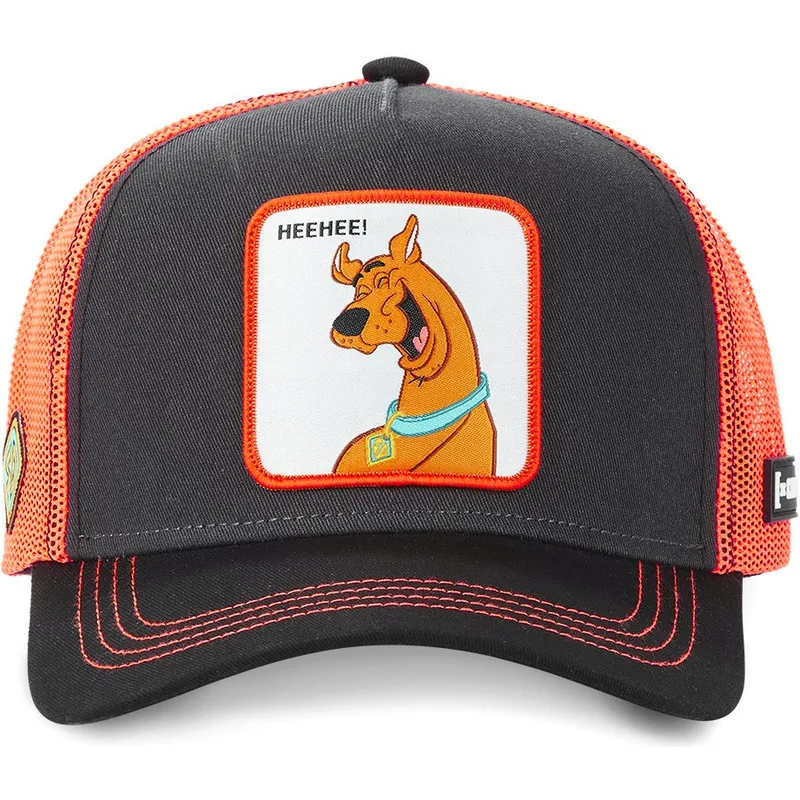 schwarze-und-orangefarbene-trucker-kappe-scooby-doo-heehee-hee-von-capslab