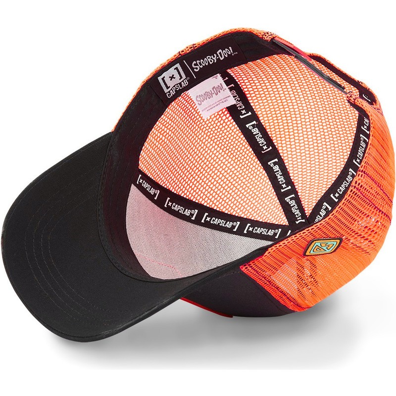 capslab-scooby-doo-heehee-hee-black-and-orange-trucker-hat