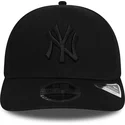 schwarze-gebogene-snapback-kappe-mit-schwarzem-logo-9fifty-tonal-stretch-snap-der-new-york-yankees-mlb-von-new-era