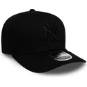 gorra-curva-negra-snapback-con-logo-negro-9fifty-tonal-stretch-snap-de-new-york-yankees-mlb-de-new-era