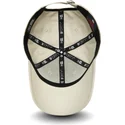beige-justerbar-bojd-keps-med-svart-logotyp-9forty-league-essential-fran-new-york-yankees-mlb-av-new-era