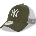 gorra-trucker-verde-y-blanca-9forty-a-frame-de-new-york-yankees-mlb-de-new-era