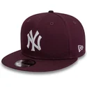 mutzen-flach-rot-snapback-granate-9fifty-essential-der-new-york-yankees-mlb-von-new-era