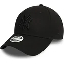 gorra-curva-negra-ajustable-con-logo-negro-para-mujer-9forty-essential-de-new-york-yankees-mlb-de-new-era