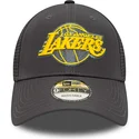 mutzen-gebogen-grau-verstellbares-band-9forty-home-field-der-los-angeles-lakers-nba-von-new-era