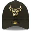 mutzen-gebogen-schwarz-verstellbares-band-dorado-9forty-metallic-der-chicago-bulls-nba-von-new-era