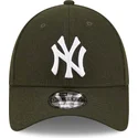 mutzen-gebogen-grun-verstellbares-band-9forty-the-league-melton-der-new-york-yankees-mlb-von-new-era