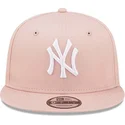 mutzen-flach-rosa-snapback-9fifty-league-essential-der-new-york-yankees-mlb-von-new-era