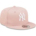 mutzen-flach-rosa-snapback-9fifty-league-essential-der-new-york-yankees-mlb-von-new-era