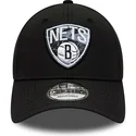 verstellbare-schwarze-9forty-print-infill-kappe-der-brooklyn-nets-nba-von-new-era