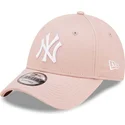 verstellbare-rosa-kappe-mit-gebogenem-schirm-und-weissem-logo-9forty-league-essential-der-new-york-yankees-mlb-von-new-era