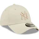 beige-gebogene-verstellbare-kappe-mit-beigem-logo-39thirty-league-essential-der-new-york-yankees-mlb-von-new-era