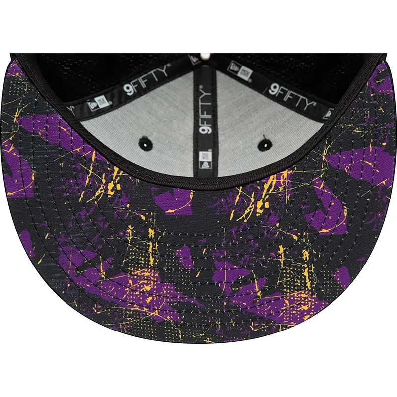 mutzen-flach-schwarz-snapback-9fifty-print-infill-der-los-angeles-lakers-nba-von-new-era
