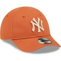 mutzen-gebogen-orange-verstellbares-band-fur-kinder-pequeno-9forty-league-essential-der-new-york-yankees-mlb-von-new-era