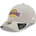 mutzen-gebogen-grau-verstellbares-band-9forty-repreve-der-los-angeles-lakers-nba-von-new-era