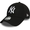schwarze-verstellbare-curved-cap-fur-damen-9forty-essential-der-new-york-yankees-mlb-von-new-era