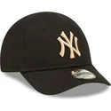 mutzen-gebogen-schwarz-verstellbares-band-fur-kinder-pequeno-9forty-league-essential-der-new-york-yankees-mlb-von-new-era