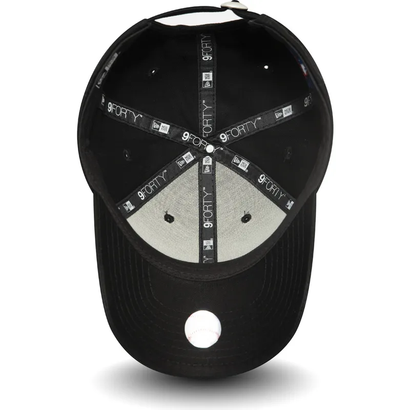 czarna-zakrzywiona-czapka-regulowana-dla-dzieci-z-czarnym-logo-9forty-league-essential-new-york-yankees-mlb-new-era
