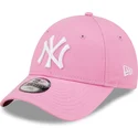 mutzen-gebogen-rosa-verstellbares-band-fur-kinder-9forty-league-essential-der-new-york-yankees-mlb-von-new-era