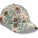 beige-verstellbare-damen-cap-mit-gebogenem-schirm-9forty-all-over-print-floral-der-new-york-yankees-mlb-von-new-era