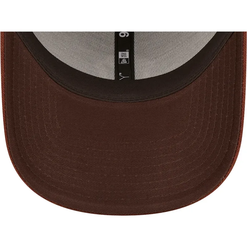 mutzen-gebogen-braun-verstellbares-band-9forty-linen-der-new-york-yankees-mlb-von-new-era