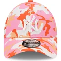 mutzen-gebogen-rosa-verstellbares-band-9forty-all-over-print-seasonal-der-new-york-yankees-mlb-von-new-era