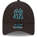 mutzen-gebogen-schwarz-verstellbares-band-9forty-neon-outline-der-new-york-yankees-mlb-von-new-era