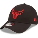 gorra-curva-negra-ajustable-con-logo-rojo-9forty-neon-outline-de-chicago-bulls-nba-de-new-era