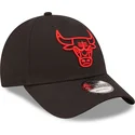 schwarze-verstellbare-curved-cap-mit-rotem-logo-9forty-neon-outline-von-chicago-bulls-nba-von-new-era