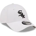 casquette-courbee-blanche-ajustable-avec-logo-noir-9forty-league-essential-chicago-white-sox-mlb-new-era