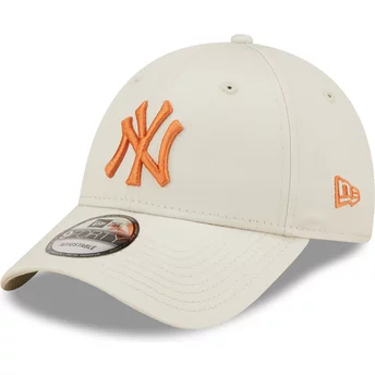 Casquette courbée beige ajustable avec logo orange 9FORTY League Essential New York Yankees MLB New Era