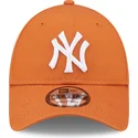mutzen-gebogen-orange-verstellbares-band-9forty-league-essential-der-new-york-yankees-mlb-von-new-era