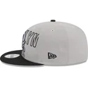 gorra-plana-gris-y-negra-snapback-9fifty-draft-edition-2023-de-brooklyn-nets-nba-de-new-era