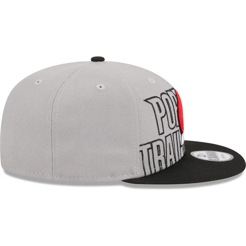 graue-und-schwarze-flache-snapback-kappe-9fifty-draft-edition-2023-von-portland-trail-blazers-nba-von-new-era