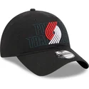 gorra-curva-negra-ajustable-9twenty-draft-edition-2023-de-portland-trail-blazers-nba-de-new-era