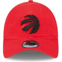 czerwona-zakrzywiona-czapka-regulowana-9twenty-draft-edition-2023-toronto-raptors-nba-od-new-era