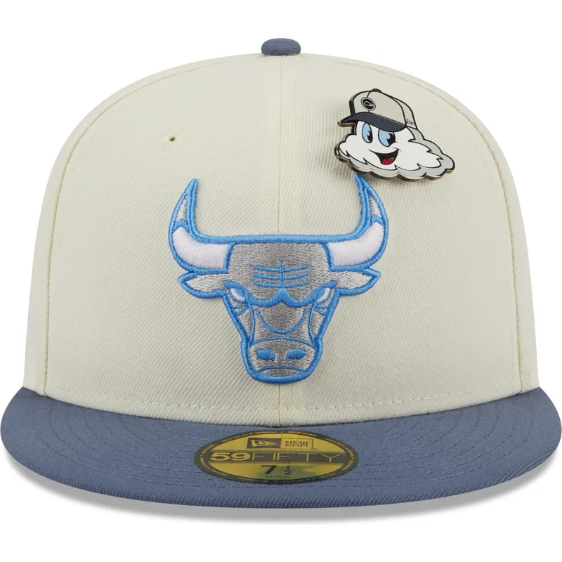 graue-und-blaue-anliegende-flat-cap-59fifty-the-elements-air-pin-der-chicago-bulls-nba-von-new-era