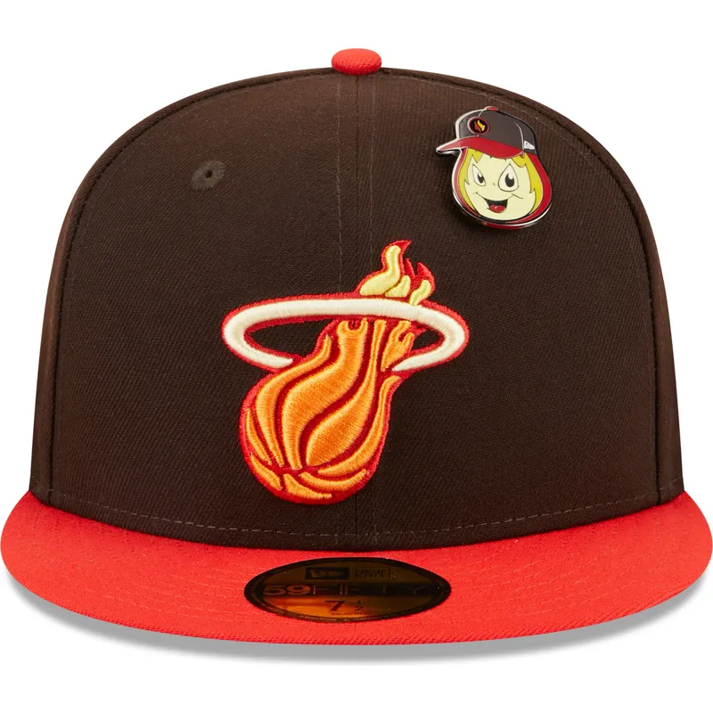 brun-och-rod-platt-keps-justerad-59fifty-the-elements-fire-pin-fran-miami-heat-nba-av-new-era