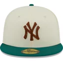 casquette-plate-grise-et-verte-ajustee-avec-logo-marron-59fifty-camp-new-york-yankees-mlb-new-era