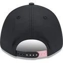 schwarze-gebogene-snapback-kappe-9forty-all-over-print-zebra-visor-von-manchester-united-football-club-premier-league-von-new-er