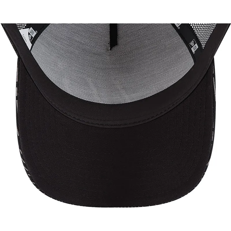 mutzen-gebogen-schwarz-snapback-a-frame-reflective-all-over-print-der-valentino-rossi-vr46-motogp-von-new-era