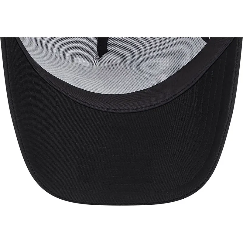 mutzen-gebogen-schwarz-snapback-a-frame-der-coyote-y-correcaminos-looney-tunes-von-new-era