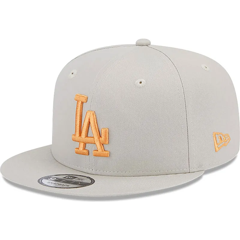 gorra-plana-beige-snapback-con-logo-naranja-9fifty-side-patch-de-los-angeles-dodgers-mlb-de-new-era