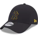 casquette-courbee-bleue-marine-ajustable-9forty-team-outline-new-york-yankees-mlb-new-era