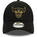mutzen-gebogen-schwarz-verstellbares-band-9forty-metallic-badge-der-chicago-bulls-nba-von-new-era